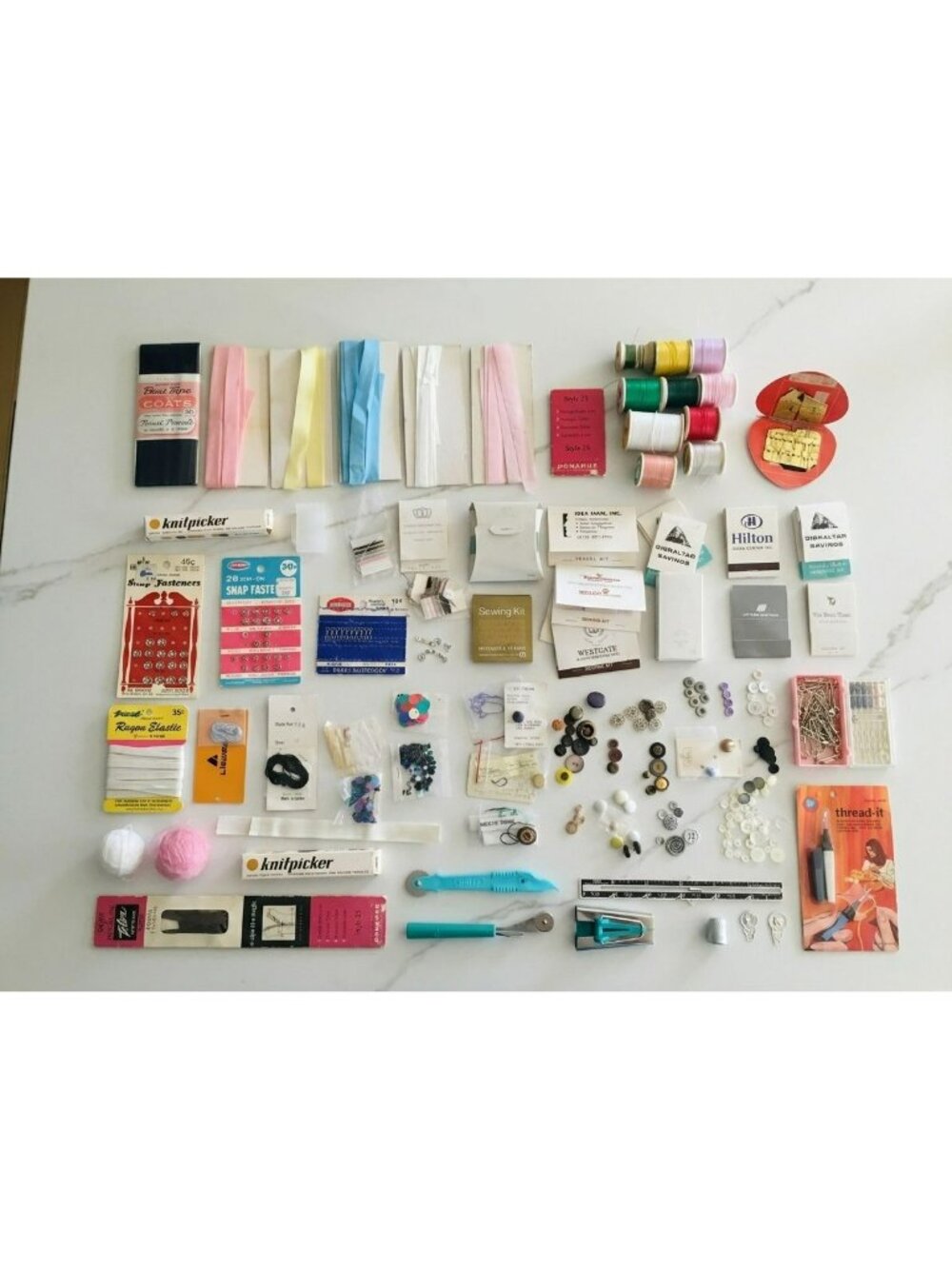 Lot of Vintage sewing supplies - Thread, buttons, pins, needles, yarn, elastic e